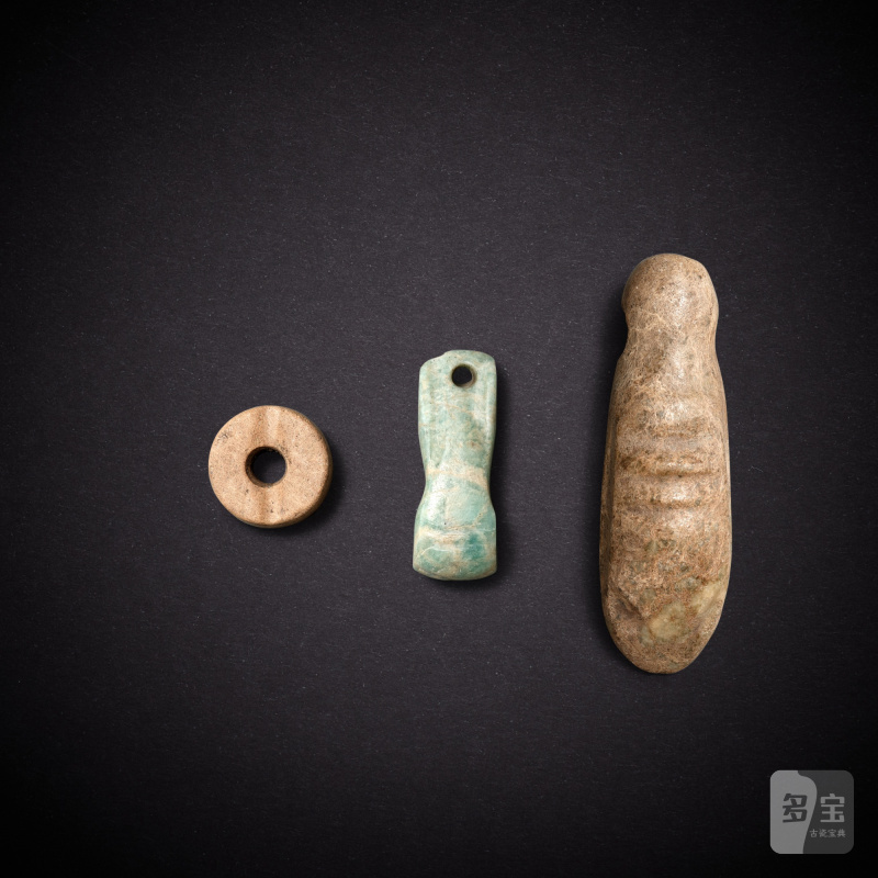 Three jade and hardstone pendants, Neolithic period, Hongshan culture | 新石器時代 紅山文化 玉石器三件